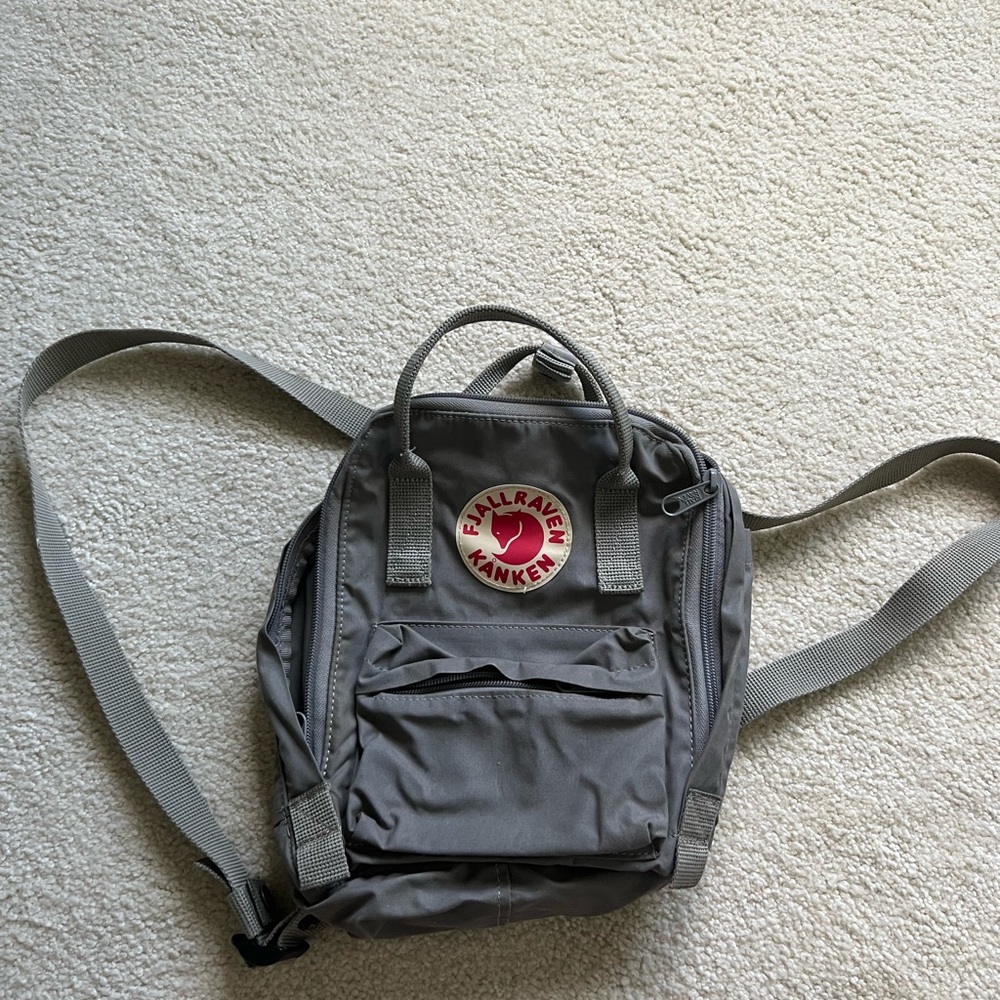 Fjall Raven Kanken MINI Backpack in Grey